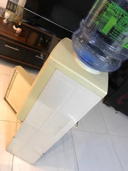 Water Dispenser - Perfect for Home/Office | great condition 3