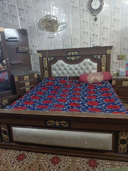 bed with 2 side tables and dressing table 0