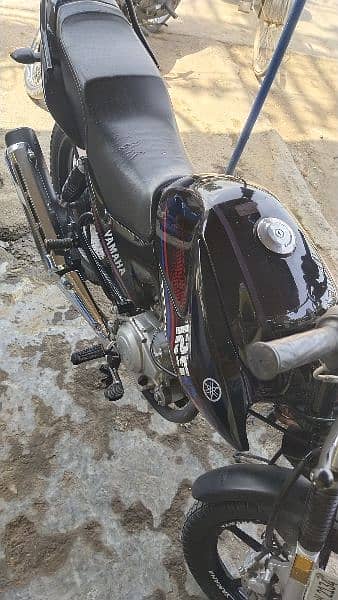 Ybr 125G, Excellent bike, New batry, half self start, 7