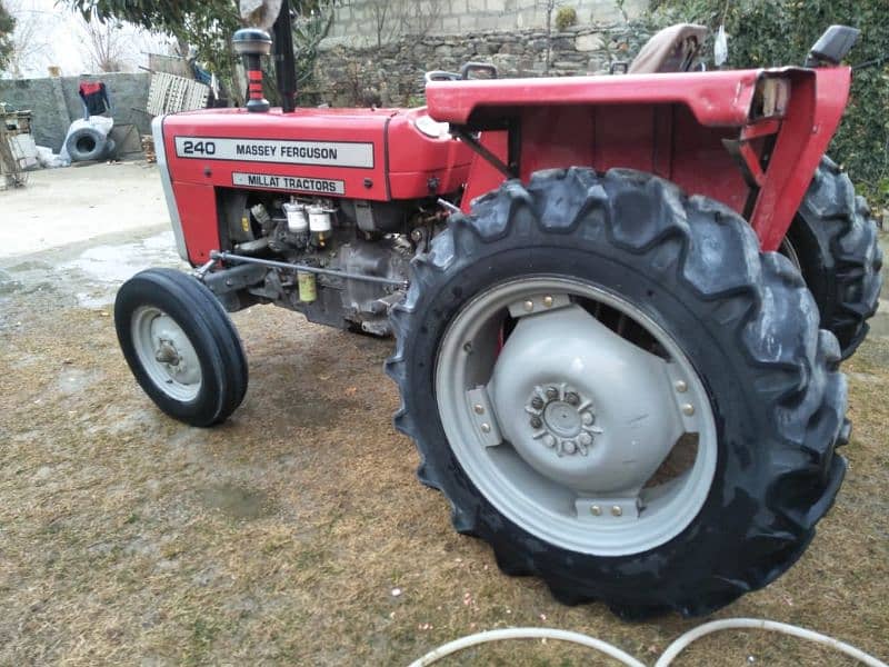 tractor MF 240 1