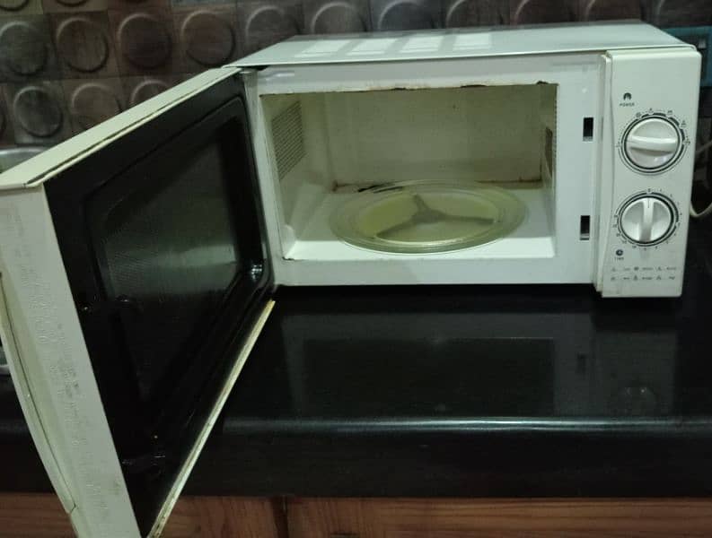 Orient Microwave Oven 1