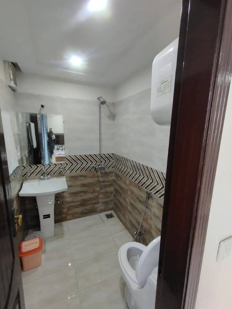 Two beds luxury apartment for rent on daily basis in bahria lahoe 1