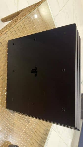 PS 4 Pro 1TB with 5cds 4