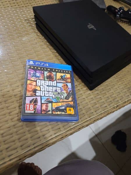 PS 4 Pro 1TB with 5cds 8