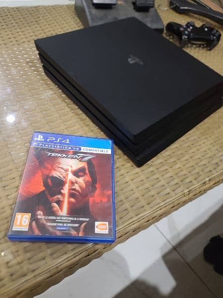 PS 4 Pro 1TB with 5cds 9