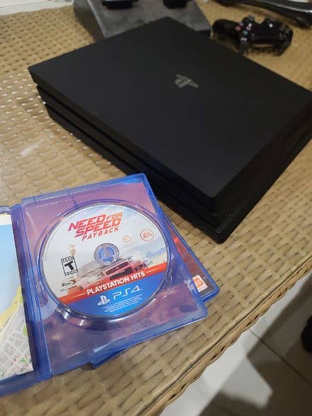 PS 4 Pro 1TB with 5cds 10