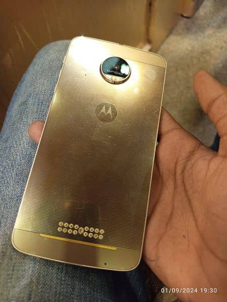 moto z slim golden colour no fault 1