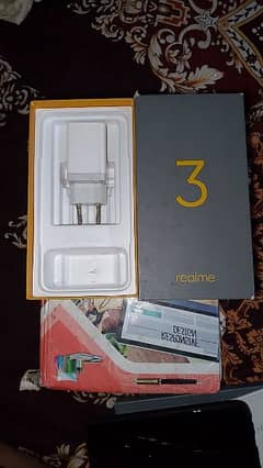 realme 3 0