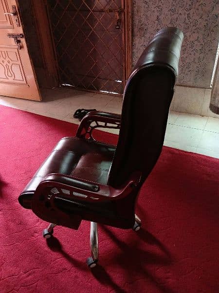 Executive Revolving Chair 2