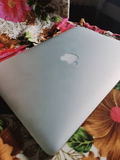 Mac book pro 2015 13inch core i5