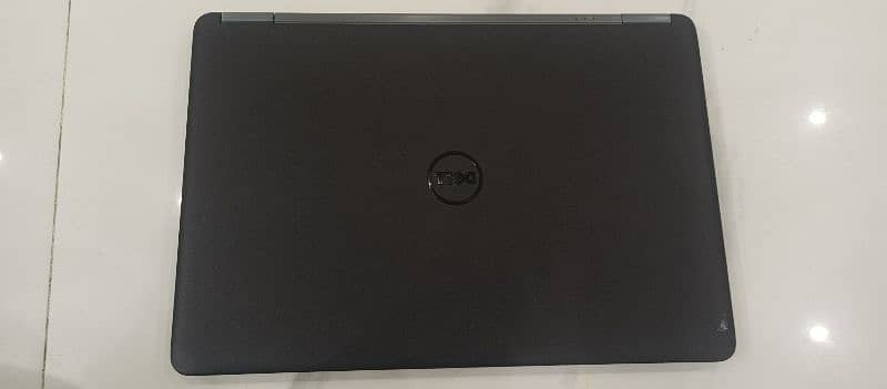 Latitude E7450 i7 , 5 generation 8gb ram ,250gb SSD, Intel Graphics 1