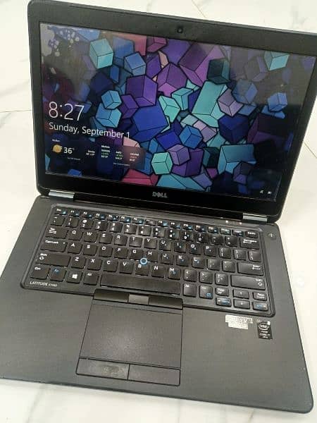 Latitude E7450 i7 , 5 generation 8gb ram ,250gb SSD, Intel Graphics 14