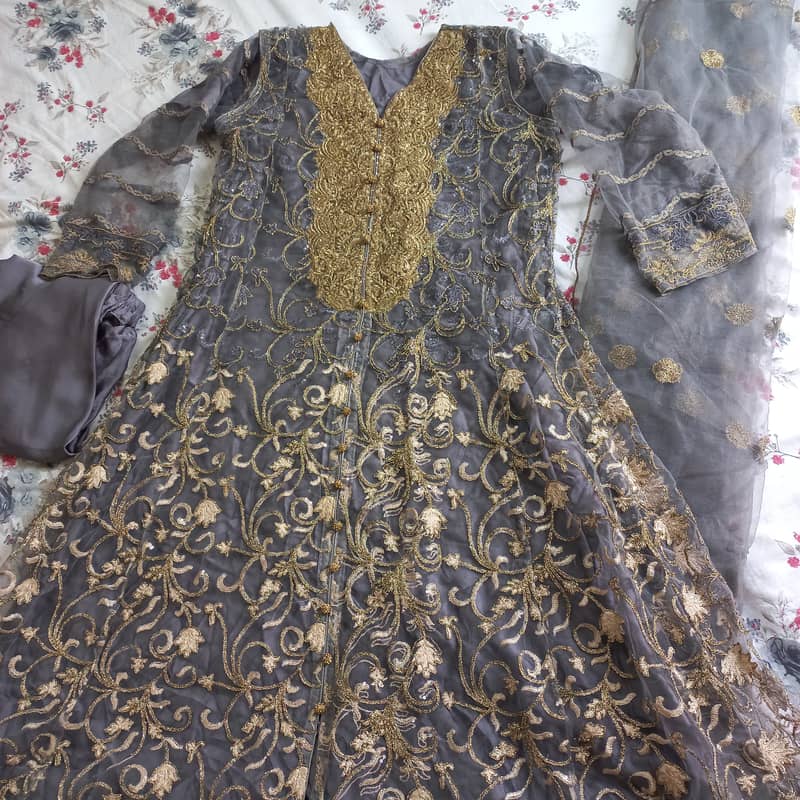 Beautiful long net maxi in excellent condition 7