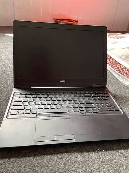 Dell precision 3520 Work station 2