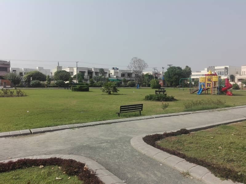 Prime Location Commercial Plot For Sale In Rs. 61000000/- 2