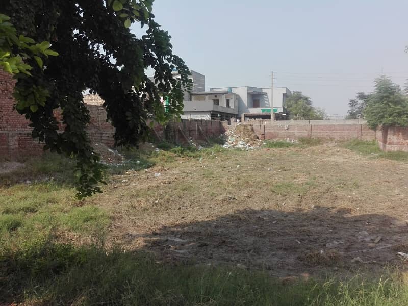 Prime Location Commercial Plot For Sale In Rs. 61000000/- 0