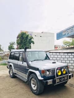 Mitsubishi Pajero 1990