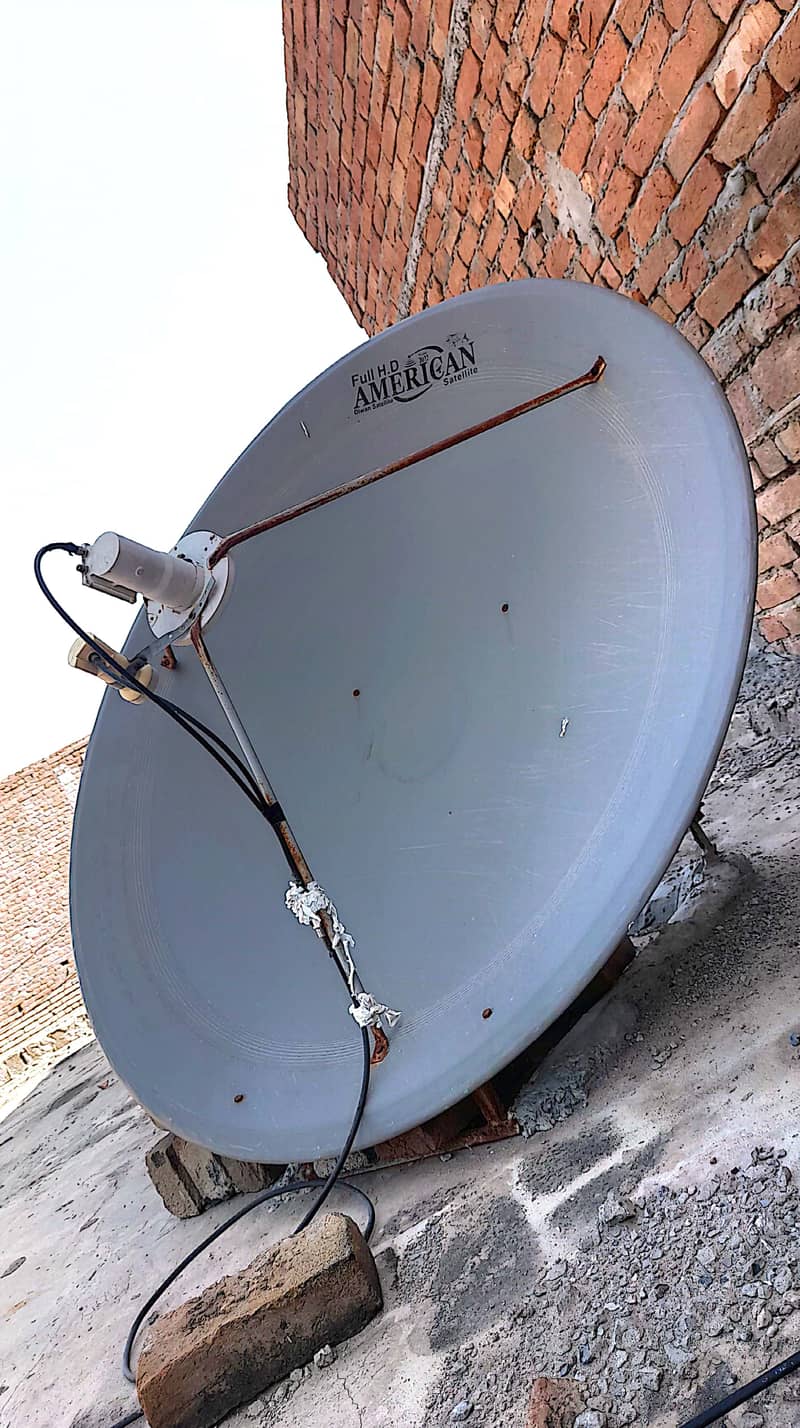 Dish Antenna with Reciever 1