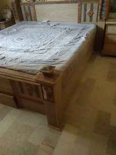 king  size  bed  with  two   sides  tables  with  out  mattress 25000