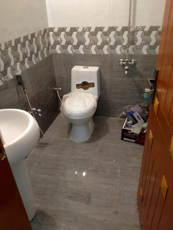 220 yards newly renovated house independent on rent one unit ground + one in Gulshan block 3 , 5