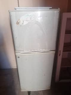 Dawlance small size fridge hai working perfect condition see in pics