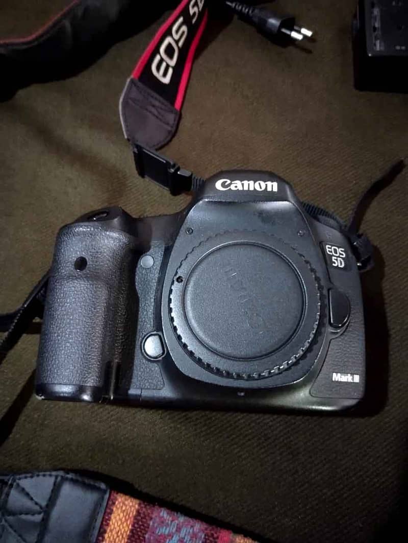 5D Mark iii with 28-75 lense for sale 9/10  No repair No open 0