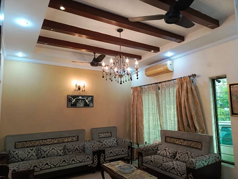 Centrally Located Corner House In Allama Iqbal Town Is Available For sale 14