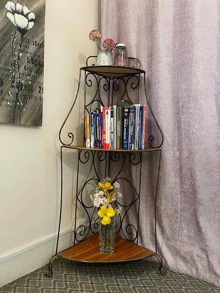 Book shelves made of metal 1