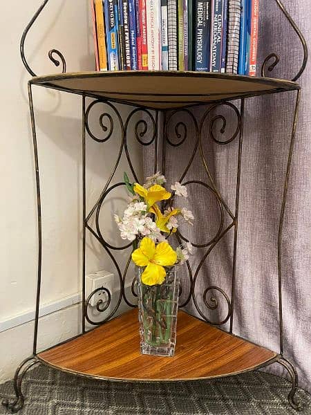 Book shelves made of metal 3