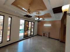 With servant a beautiful upper portion is available for rent,