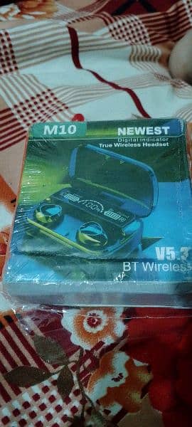 M10 Earbuds 2