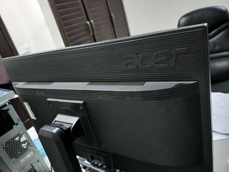 Acer Monitor 24 Inches Wide 3