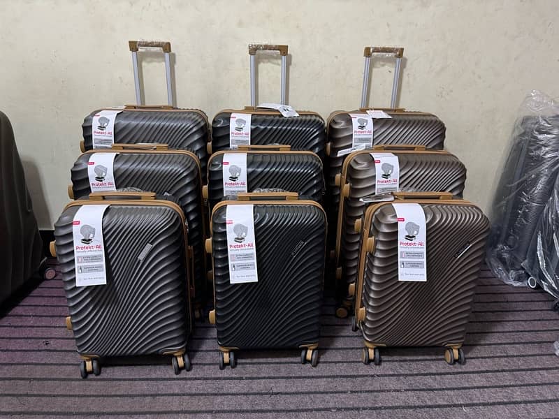 Luggage bags/ travel suitcases/ trolley bags/ travel trolley/ attachi 0