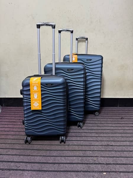 Luggage bags/ travel suitcases/ trolley bags/ travel trolley/ attachi 0