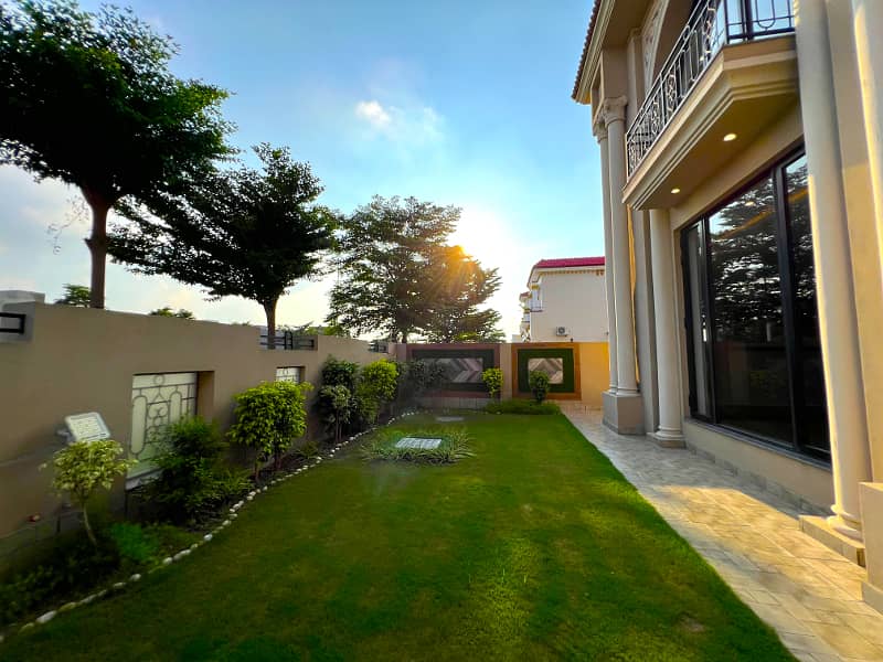 "Modern Comfort: 20 Marla 5 Bed Home in DHA Phase 7 Block Q" 2