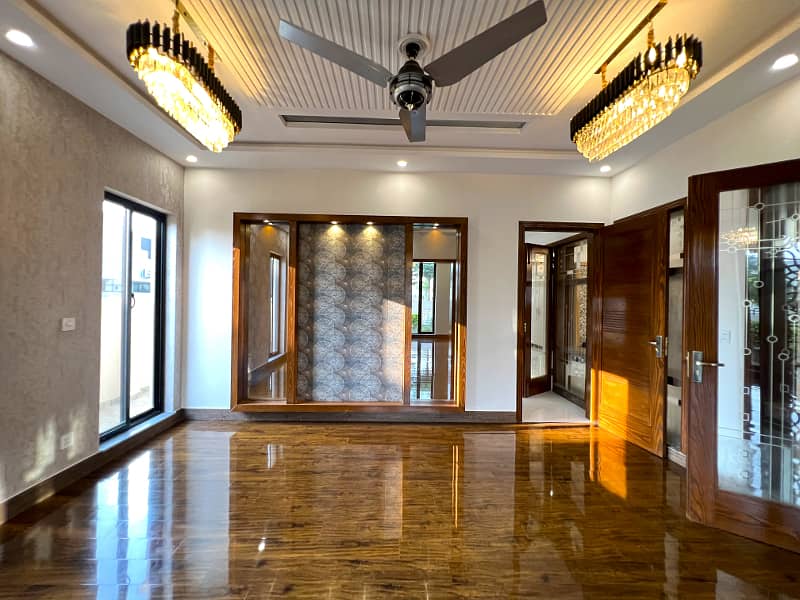 "Modern Comfort: 20 Marla 5 Bed Home in DHA Phase 7 Block Q" 9