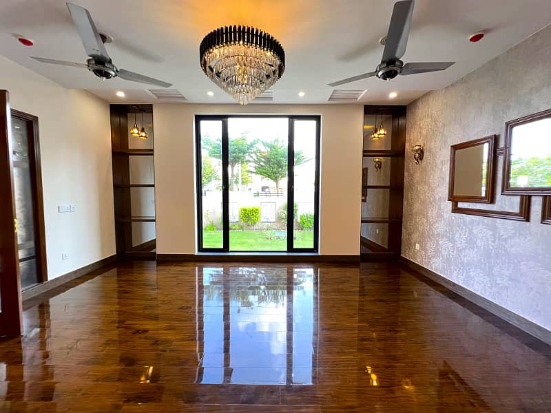 "Modern Comfort: 20 Marla 5 Bed Home in DHA Phase 7 Block Q" 11