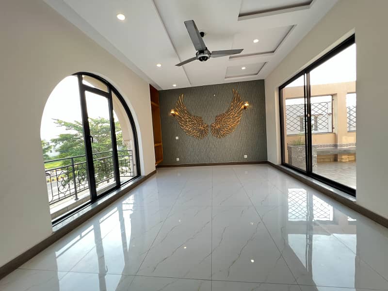 "Modern Comfort: 20 Marla 5 Bed Home in DHA Phase 7 Block Q" 13