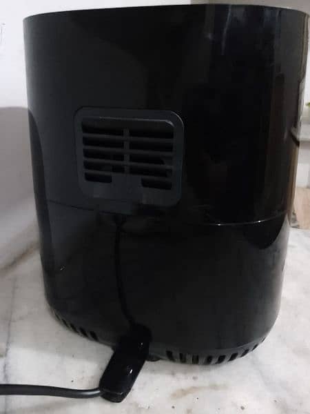 New original Philips air fryer with  2 years warranty. 4