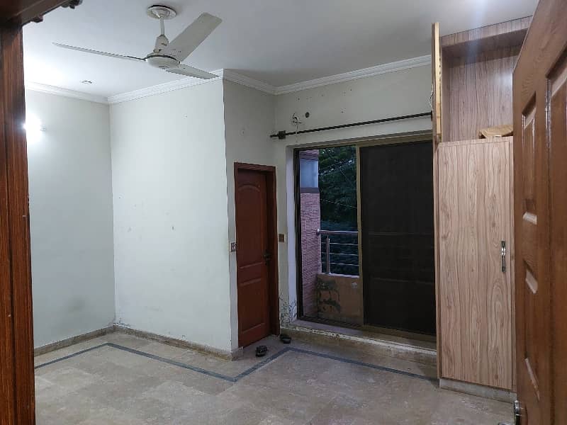 4 Marla Facing Park Flat Is Available For Rent In Johar Town Phase 2 Near Emporium Mall 3