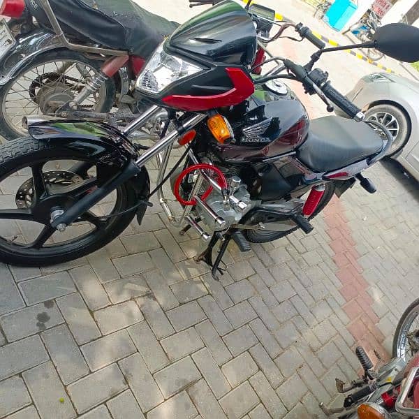 urgent sale Honda cbf 125 special edition 3