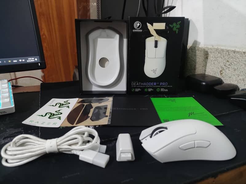 Razer DeathAdder V3 Pro White (Open Box) Wireless RGB Gaming Mouse 2