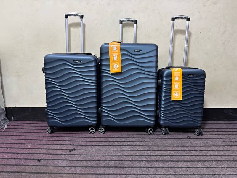 Luggage bags/ travel suitcases/ trolley bags/ travel trolley/ attachi 1