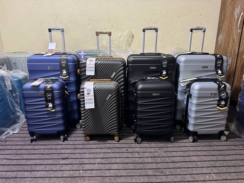 Luggage bags/ travel suitcases/ trolley bags/ travel trolley/ attachi 0