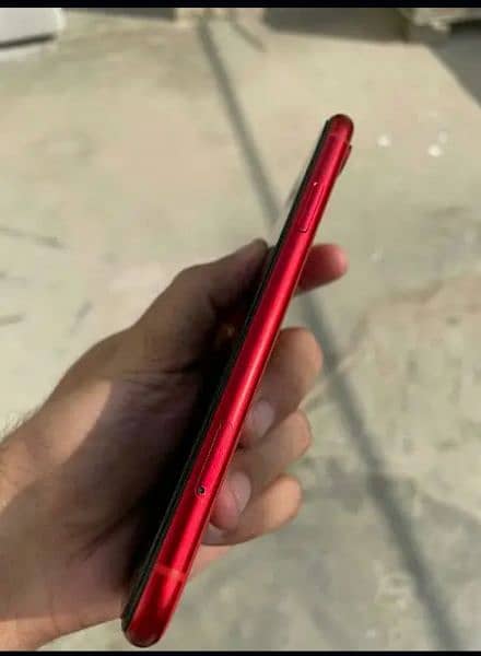 I phone xr red colour non pta 128 gb jv ha sim time used ni kiya 1