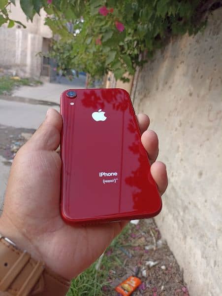 I phone xr red colour non pta 128 gb jv ha sim time used ni kiya 2