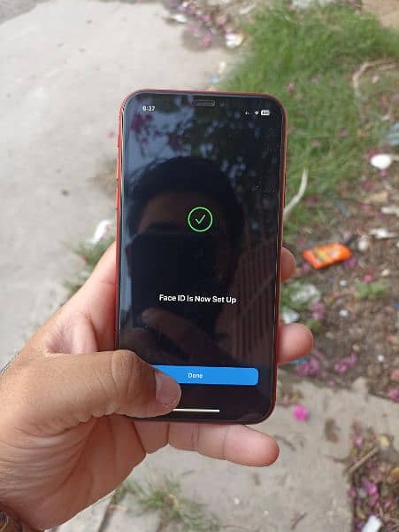 I phone xr red colour non pta 128 gb jv ha sim time used ni kiya 4