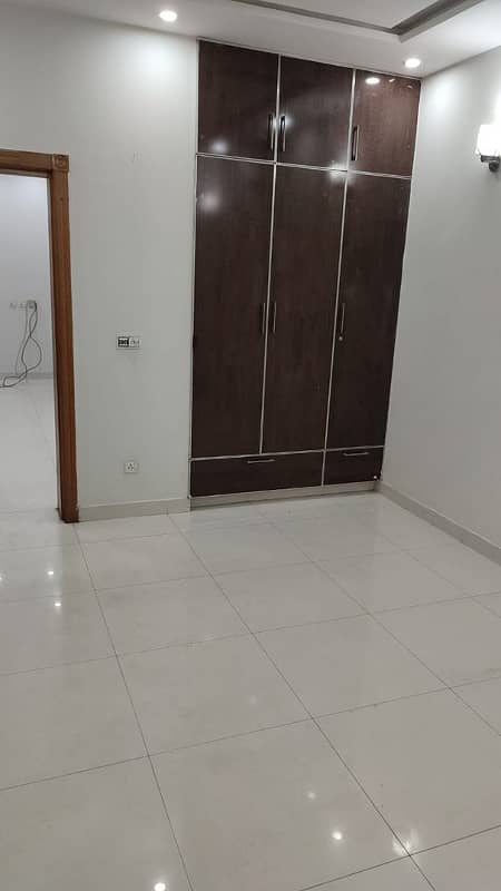 10 Marla Upper Portion 3 Bed Available For Rent In Awais Qarni Block, Bahria Town Lahore. 1