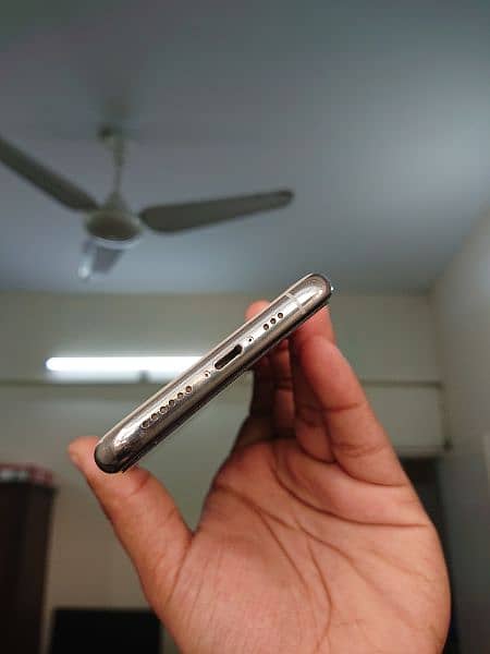 iphone 11 pro 512gb PTA approved 10/10 condition 4