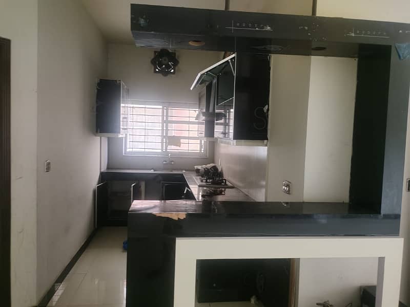 8 Marla Upper Portion Available For Rent In Umer Block, Bahria Town Lahore 2